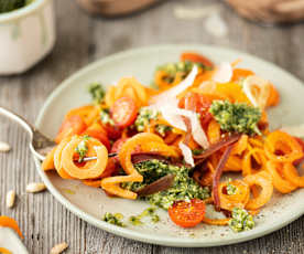 Noodles de cenoura e pesto de rama de cenoura