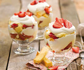 Trifle z truskawkami