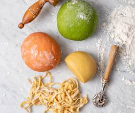 Čerstvé těsto na těstoviny