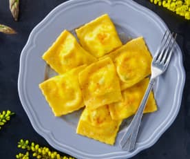 Ravioli asparagi e bottarga