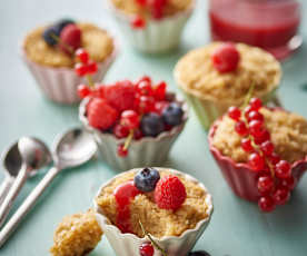 Quinoa puddings with raspberry sauce