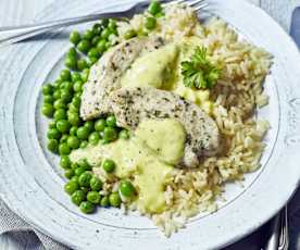 Hähnchen mit Erbsen, Reis und Kräutersauce