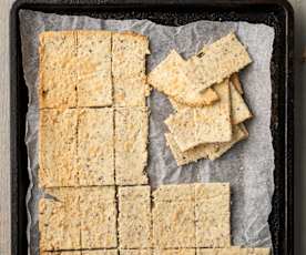 Rozmarynowo-parmezanowe krakersy z pulpy migdałowej