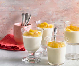 Pannacotta con composta di ananas