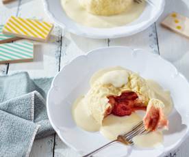 Erdbeer-Germknödel mit Vanillesauce