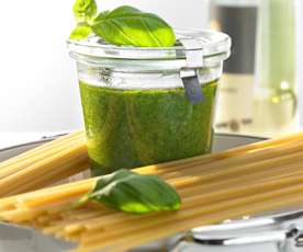 Pesto mit Basilikum