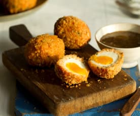 Salmon Scotch Eggs dengan Saus Mustard Madu