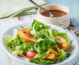 Ensalada de durazno a la plancha con aderezo de miel y mostaza