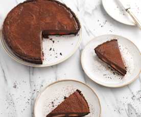 Tarte de mousse de chocolate com morangos