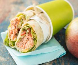 Zalmforel wrap met avocado en mango salsa