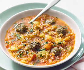 Wirsingsuppe mit Rinderklößchen