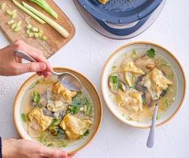 Ravioli au porc haché et bouillon