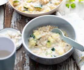 Babyfreundliches Rollgersten-Risotto mit Zucchini und Ziegenkäse