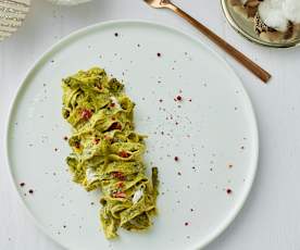 Fettuccine cime di rapa, stracciatella e pepe rosa
