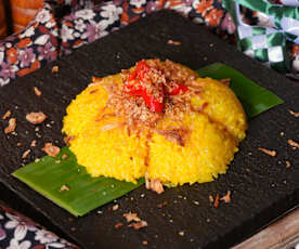 Pulut Kuning (Steamed Turmeric Glutinous Rice)
