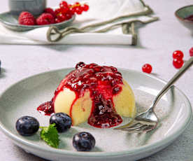 Semisfere alla vaniglia con coulis ai frutti di bosco