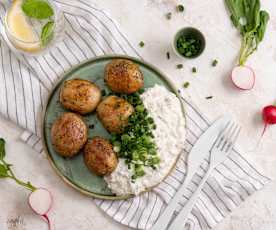 Pieczone młode ziemniaki z twarożkiem