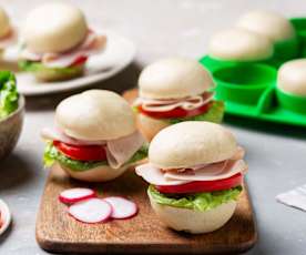 Paninetti al vapore con prosciutto e verdure