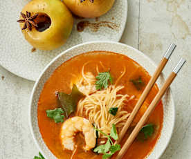 Bouillon de crevettes façon thaïe, pommes vapeur aux épices