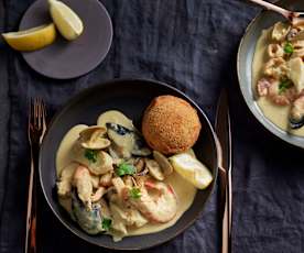 Opereta del mar al cava con croquetas de papa
