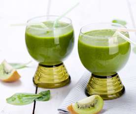 Smoothie z kiwi a bazalky