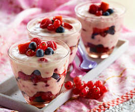 Beeren-Dickmilch-Dessert