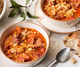 Judías blancas con costillas