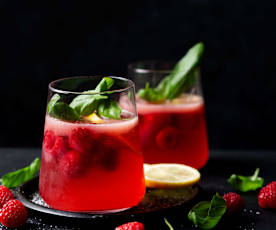 Malinovo-bazalková sangria