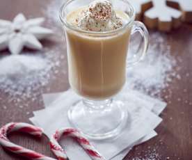 Heißer Eierpunsch mit weißer Schokolade