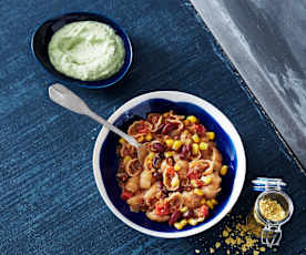 Bohnen-Nudel-Topf mit Avocado-Dip