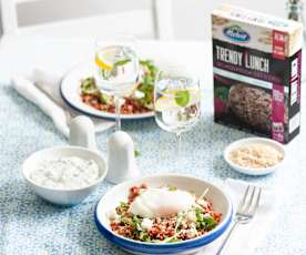 Sałatka Trendy Lunch z awokado i jajkiem w koszulce