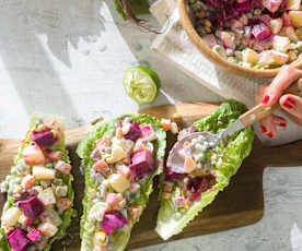 Ensaladilla peruana con remolacha