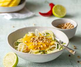 Makaron z cukinii z sosem mango-limonka