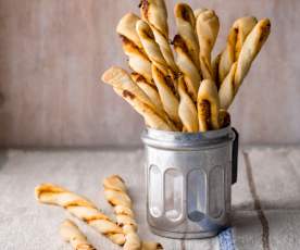 Sun-dried Tomato and Rosemary Breadsticks - Bastoncini di pane con pomodori secchi e rosmarino