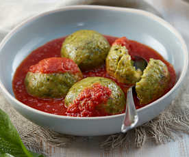 Bärlauchknödel mit Tomatensugo