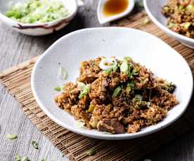 Arroz com carne e brócolos