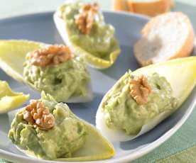 Avocadodip auf Chicorée