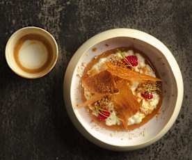 Milchreis mit Pudding, Karamellcreme und Beeren