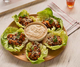 Salattacos mit Linsenfülle und Tofudip
