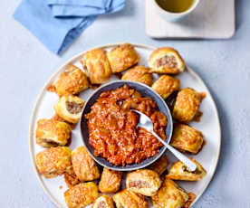 Sausage Rolls mit Tomaten-Chutney