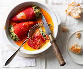 Pimientos de piquillo rellenos de espinacas y gambas