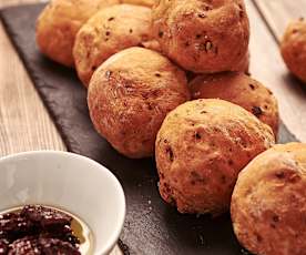 Ψωμάκια με λιαστές ντομάτες