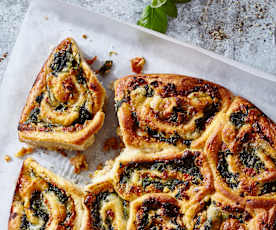 Pesto-Mozzarella-Rollkuchen