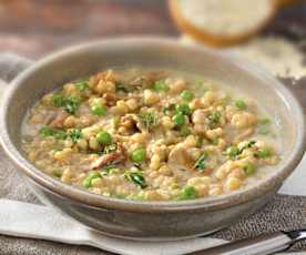 Zuppa di orzo, funghi e piselli
