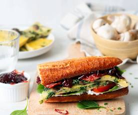 Bocadillos de omelette de queso de cabra con chutney de cebolla morada caramelizada