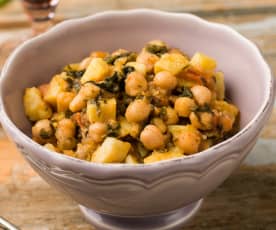 Guisado de grão, batata doce e espinafres