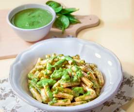 Pasta di lenticchie con crema di stracchino e spinaci