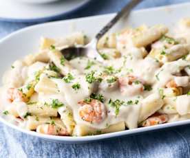 Pasta con salsa cremosa y gambas