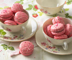 Macarons cor-de-rosa com ganache de morango