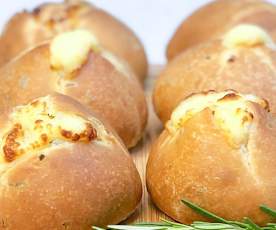 Pão de alecrim recheado